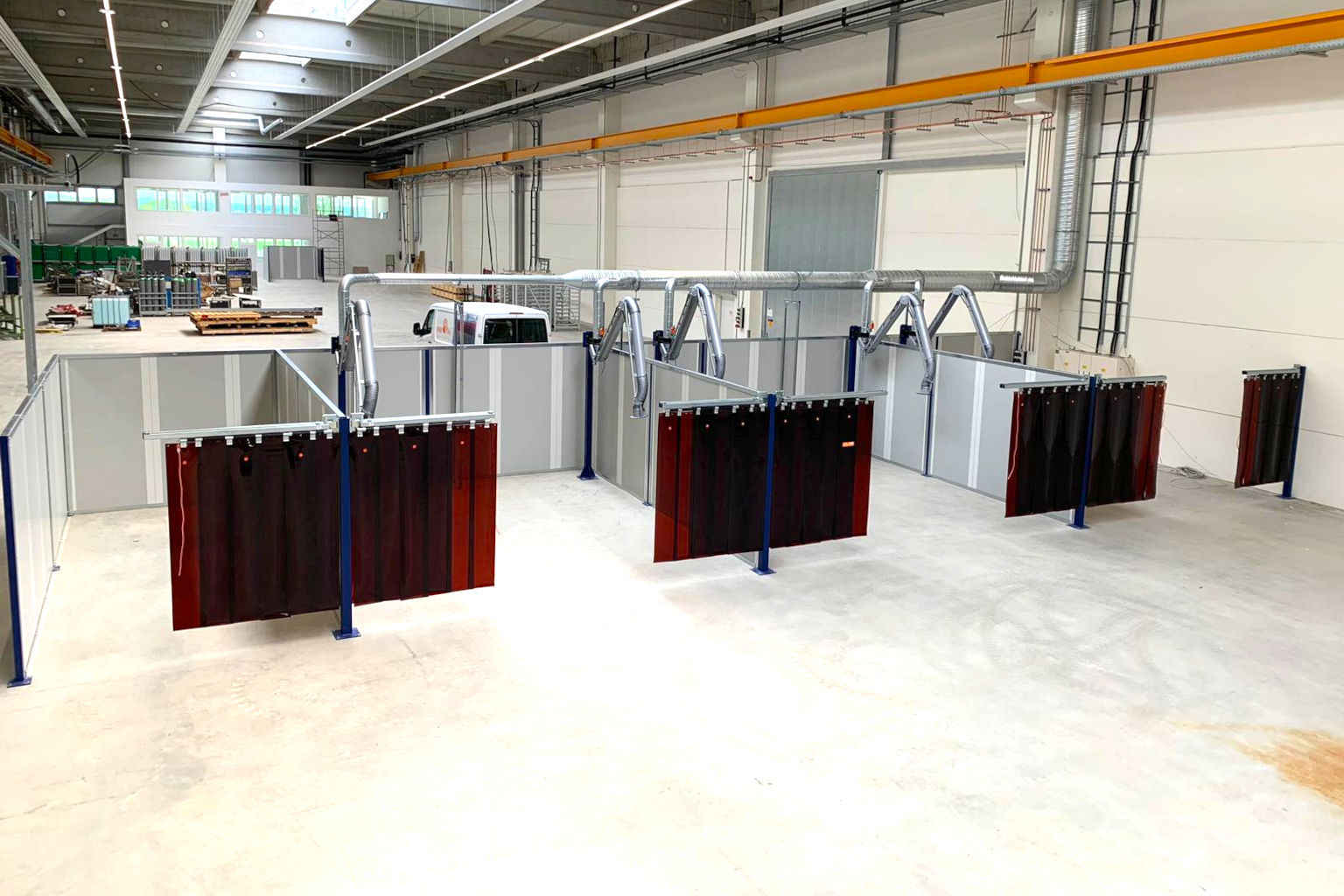 Schweißkabinen mit Schwenkarmen 2-flügelig teleskopiert