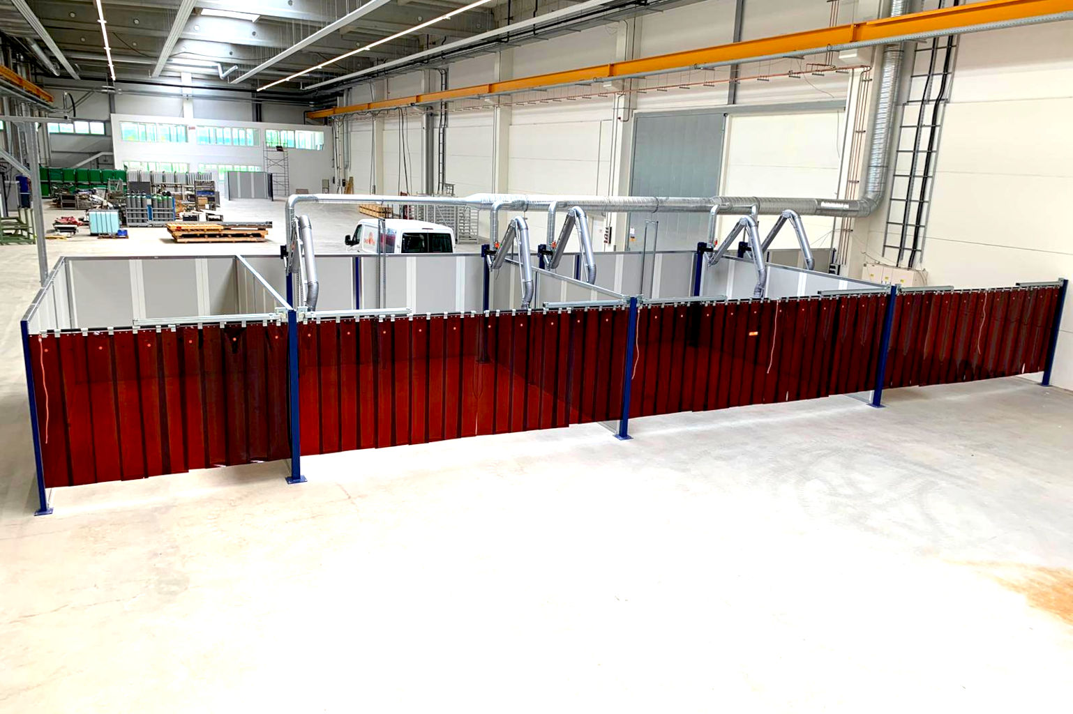 Schweißkabinen mit Schwenkarmen 2-flügelig geöffnet