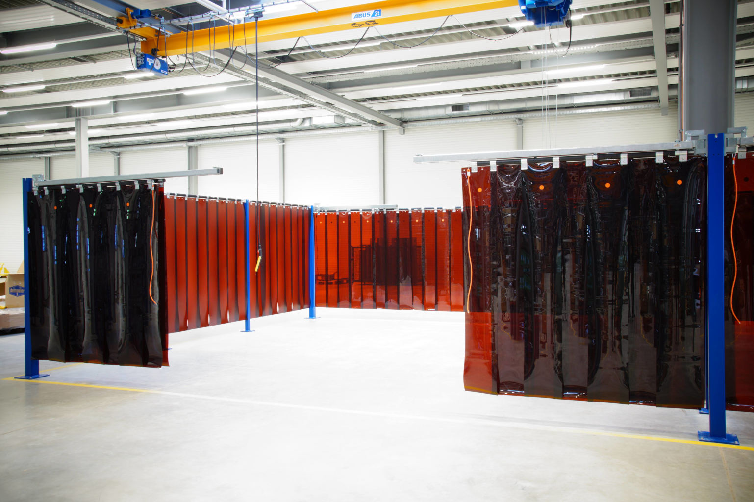 Schwenkarme für Schweißkabinen teleskopiert